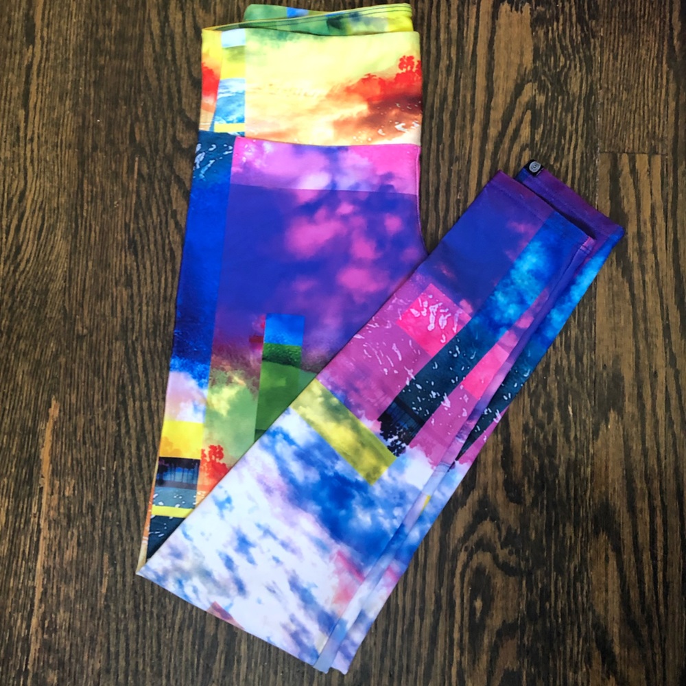 Onzie yoga leggings pants. Multi colored.  size XS
